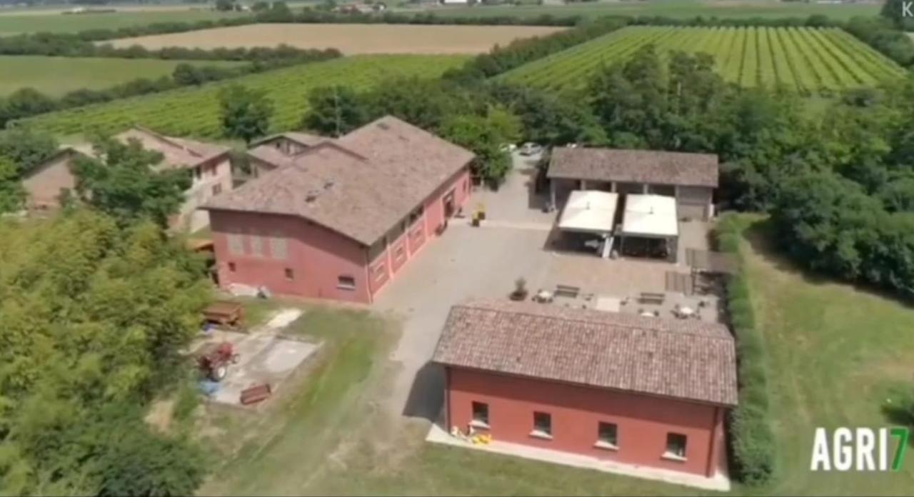 Agriturismo Corte Dei Landi Cade エクステリア 写真